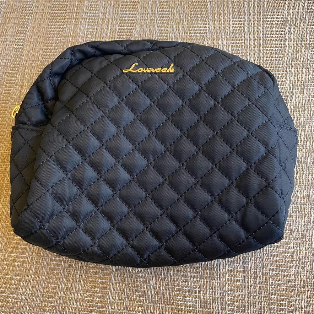 Lovevook black quilted cosmetic/tolietry bag